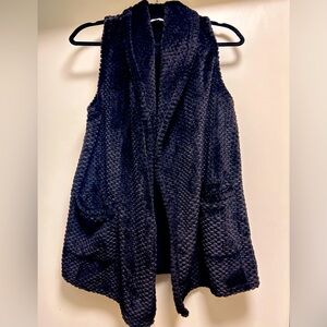 🟢CROFT & Barrow Plush Vest Black Small🟢